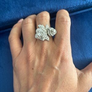 Elegant Silver Floral Ring